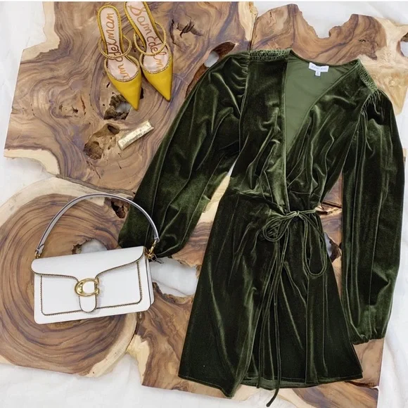 green emerald velvet dress Caprice Velvet Flutter Sleeve Midi Dress – Maggy London main image 1